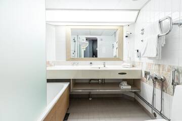 Фото номера Семейный номер с ванной Отель Scandic Rosendahl г. Тампере 6