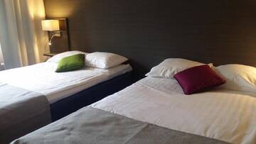 Фото номера Стандартный двухместный номер с 2 отдельными кроватями Отель Hotel Kauppi г. Тампере 19