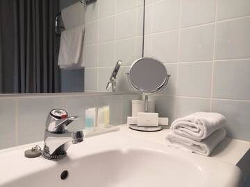 Фото номера Двухместный номер «Комфорт» с 2 отдельными кроватями Отель Hotel Kauppi г. Тампере 4