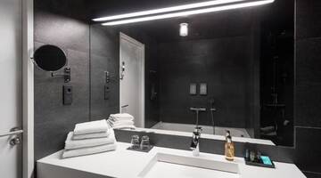 Фото номера Трехместный номер Отель Solo Sokos Hotel Torni Tampere г. Тампере 5