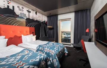 Фото номера Двухместный номер с 2 отдельными кроватями Отель Solo Sokos Hotel Torni Tampere г. Тампере 4