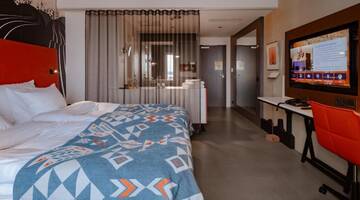 Фото номера Двухместный номер с 1 кроватью Отель Solo Sokos Hotel Torni Tampere г. Тампере 4