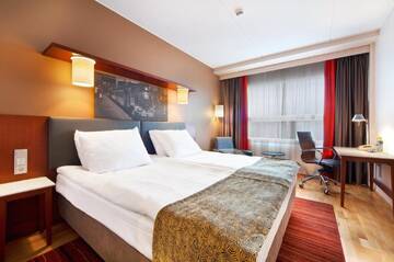Фото номера Номер Делюкс с кроватью размера «king-size» Отель Holiday Inn Tampere - Central Station г. Тампере 5