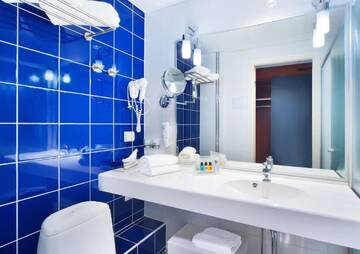 Фото номера Номер Делюкс с кроватью размера «king-size» Отель Holiday Inn Tampere - Central Station г. Тампере 2