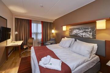 Фото номера Номер Делюкс с кроватью размера «king-size» Отель Holiday Inn Tampere - Central Station г. Тампере 3