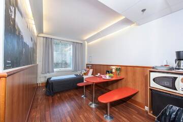 Фото номера Трехместный номер c 3 односпальными кроватями Апарт-отели Forenom Aparthotel Tampere г. Тампере 5