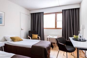 Фото номера Двухместный номер с 2 отдельными кроватями Отель Hotel Hermica г. Тампере 7